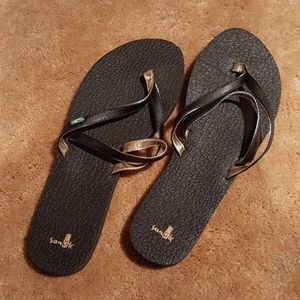 Sanuk yoga mat sandal